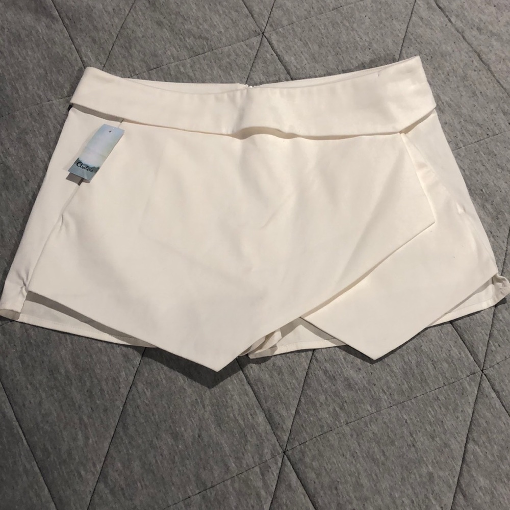 Aritzia Berklee White Skort